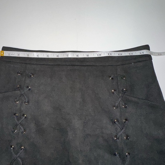 Women’s Black Faux Suede Mini Skirt Size L Lace Up Front Zipper Back - Picture 3 of 6